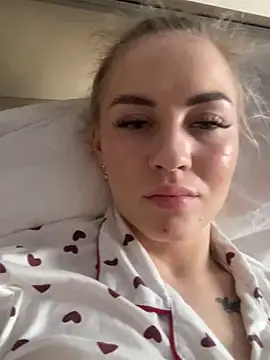 Snapshot of DreamGirl-777 chatting on February 19, 2025, 1:06 pm DreamGirl-777 online show from February 19, 2025, 1:06 pm