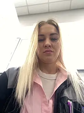 Snapshot of DreamGirl-777 chatting on February 26, 2025, 3:46 am DreamGirl-777 online show from February 26, 2025, 3:46 am