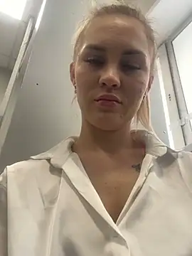 Snapshot of DreamGirl-777 chatting on January 23, 2025, 10:11 am DreamGirl-777 online show from January 23, 2025, 10:11 am