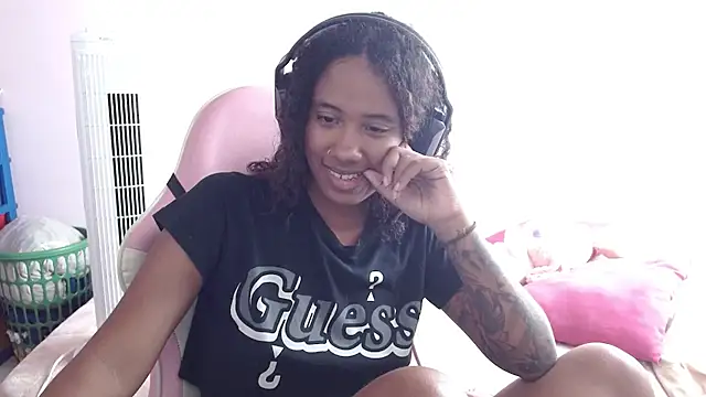 TiffanyRoouse online show from March 22, 2025, 4:26 pm