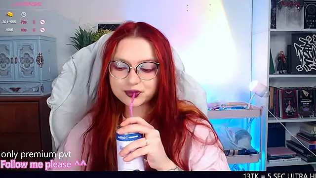 Snapshot of me__hanna chatting on October 29, 2025, 9:14 pm me hanna online show from October 29, 2025, 9:14 pm