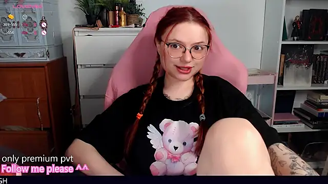 Snapshot of me__hanna chatting on November 5, 2025, 10:35 pm me hanna online show from November 5, 2025, 10:35 pm