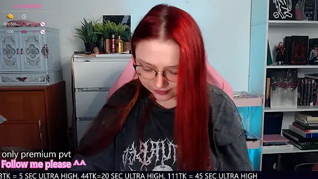 Snapshot of me__hanna chatting on November 7, 2025, 10:24 pm me hanna online show from November 7, 2025, 10:24 pm