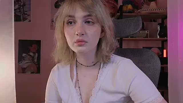 ELLIEJAY online show from April 14, 2026, 5:34 am