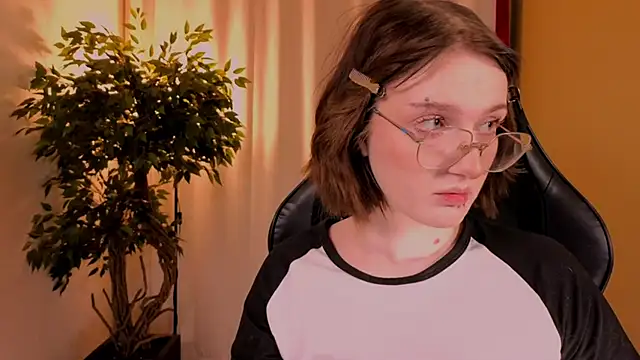 ELLIEJAY online show from November 30, 2025, 5:08 am