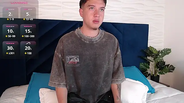 Snapshot of MrUniverse_ chatting on January 4, 2025, 6:52 am MrUniverse online show from January 4, 2025, 6:52 am