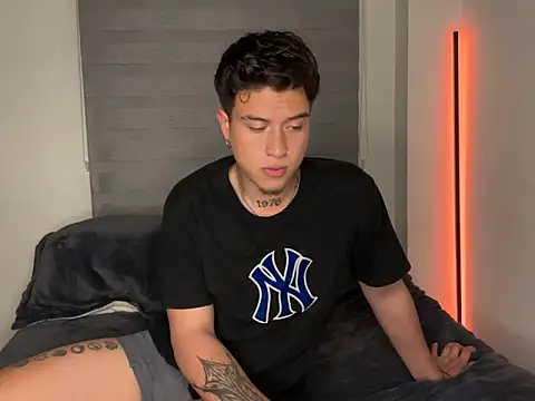 Snapshot of MrUniverse_ chatting on March 3, 2025, 4:43 am MrUniverse online show from March 3, 2025, 4:43 am