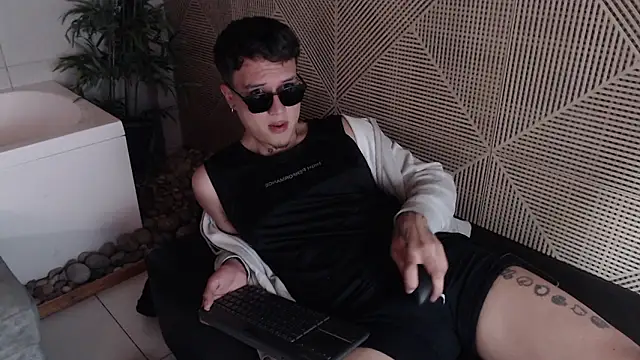 Snapshot of MrUniverse_ chatting on December 9, 2024, 2:56 am MrUniverse online show from December 9, 2024, 2:56 am