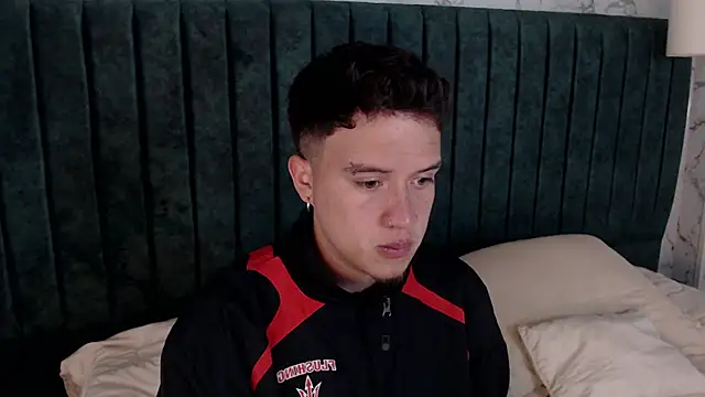 Snapshot of MrUniverse_ chatting on December 4, 2024, 4:15 am MrUniverse online show from December 4, 2024, 4:15 am