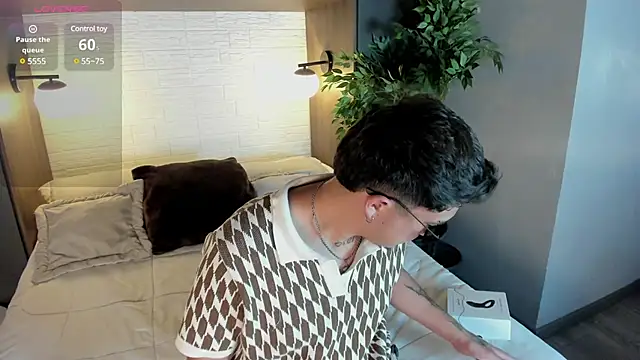 Snapshot of MrUniverse_ chatting on February 26, 2025, 3:46 am MrUniverse online show from February 26, 2025, 3:46 am