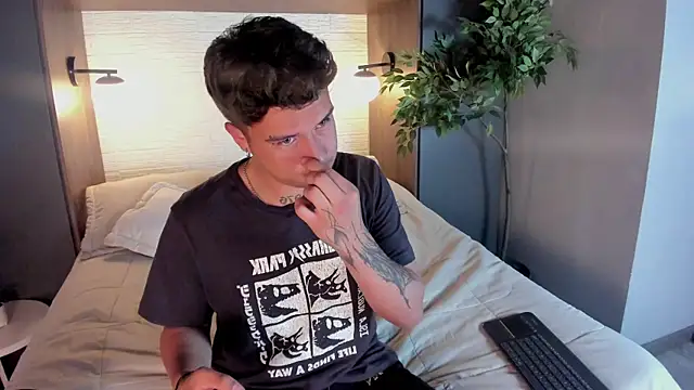 Snapshot of MrUniverse_ chatting on February 28, 2025, 3:48 am MrUniverse online show from February 28, 2025, 3:48 am