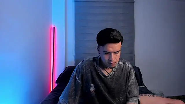 Snapshot of MrUniverse_ chatting on March 18, 2025, 11:42 pm MrUniverse online show from March 18, 2025, 11:42 pm