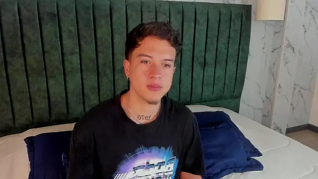 Snapshot of MrUniverse_ chatting on February 8, 2025, 4:03 am MrUniverse online show from February 8, 2025, 4:03 am