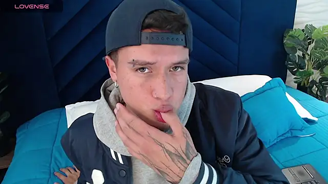 Snapshot of MrUniverse_ chatting on December 28, 2024, 7:54 pm MrUniverse online show from December 28, 2024, 7:54 pm