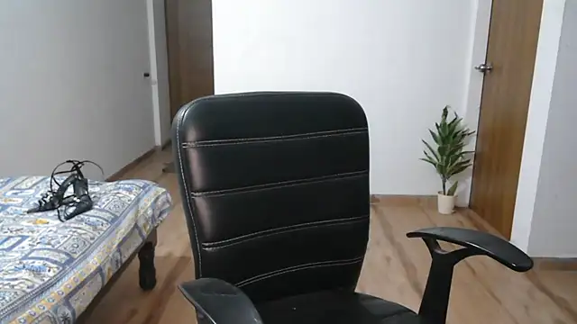 Suzie darling online show from February 6, 2026, 1:45 am