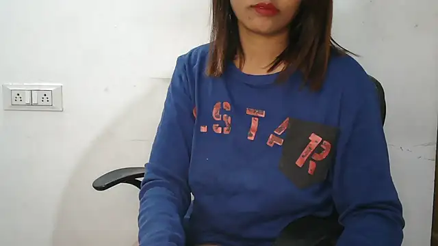 Snapshot of Suzie_darling chatting on February 9, 2025, 12:19 pm Suzie darling online show from February 9, 2025, 12:19 pm