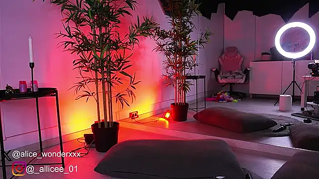 VanessaSimon online show from March 13, 2025, 12:56 pm