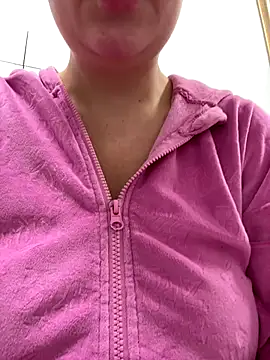 Snapshot of magical_mia chatting on December 5, 2025, 9:52 am magical mia online show from December 5, 2025, 9:52 am