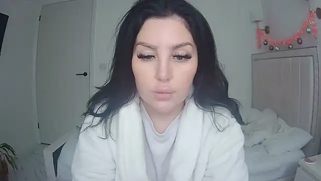 Snapshot of magical_mia chatting on December 4, 2025, 10:47 am magical mia online show from December 4, 2025, 10:47 am