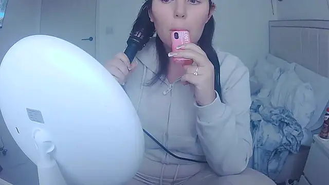 Snapshot of magical_mia chatting on January 7, 2026, 2:55 pm magical mia online show from January 7, 2026, 2:55 pm