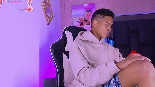 dilan alfonzo online show from April 23, 2026, 4:52 am