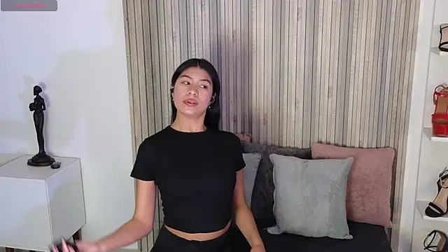 Snapshot of LissaWiild chatting on October 13, 2025, 1:12 pm LissaWiild online show from October 13, 2025, 1:12 pm