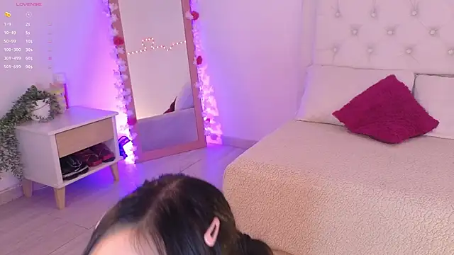 little kawaiigirl  online show from May 2, 2026, 3:45 am