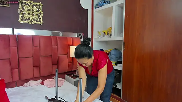 Snapshot of JulianaMartineS chatting on February 25, 2025, 6:44 pm JulianaMartineS online show from February 25, 2025, 6:44 pm