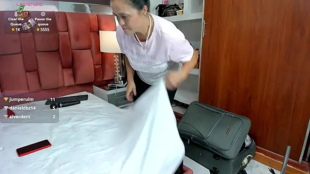 Snapshot of JulianaMartineS chatting on February 6, 2025, 7:07 pm JulianaMartineS online show from February 6, 2025, 7:07 pm