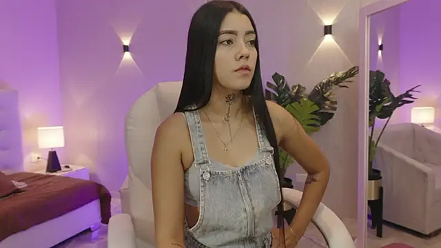 miagomezweb1 online show from November 14, 2025, 12:31 pm