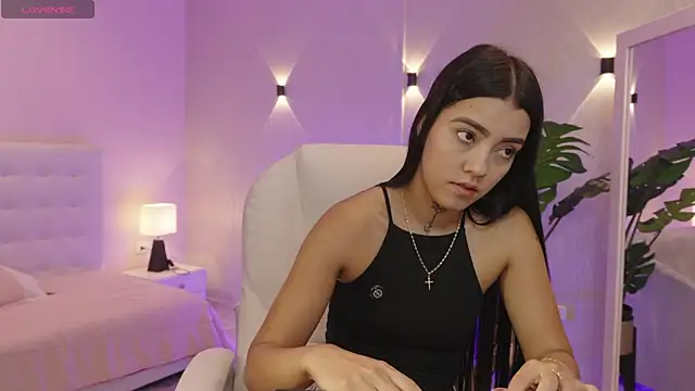 miagomezweb1 online show from October 25, 2025, 12:50 pm