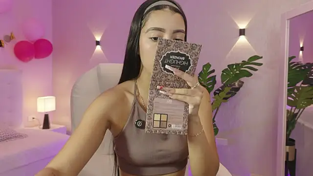 miagomezweb1 online show from November 19, 2025, 1:44 pm