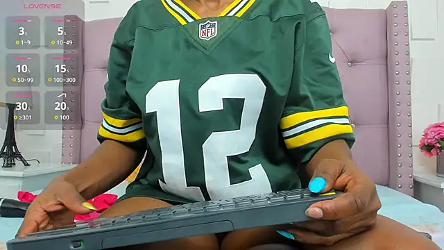 MonicaSchwartz online show from November 11, 2025, 7:52 pm