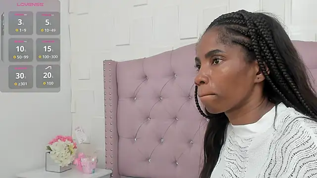 MonicaSchwartz online show from September 23, 2025, 7:43 pm