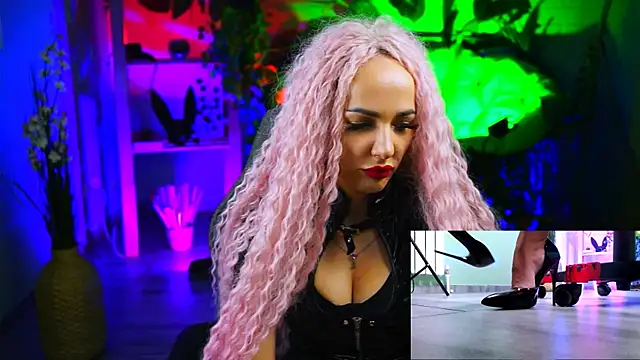 Snapshot of MonicaMaxwel chatting on March 22, 2025, 2:47 pm MonicaMaxwel online show from March 22, 2025, 2:47 pm