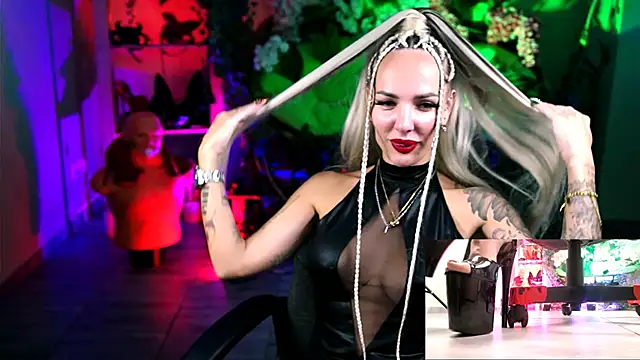 Snapshot of MonicaMaxwel chatting on October 18, 2025, 11:01 am MonicaMaxwel online show from October 18, 2025, 11:01 am