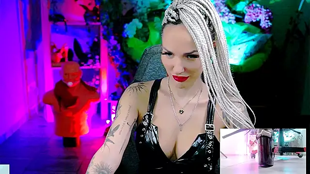 Snapshot of MonicaMaxwel chatting on December 14, 2025, 10:43 am MonicaMaxwel online show from December 14, 2025, 10:43 am