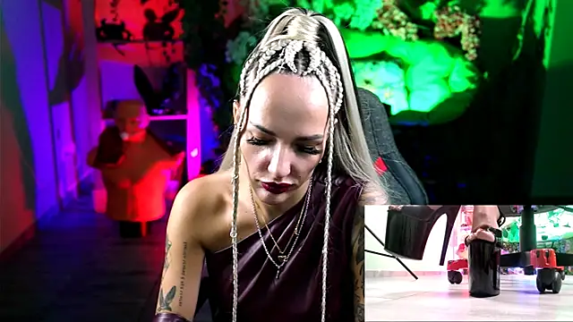 Snapshot of MonicaMaxwel chatting on October 15, 2025, 10:56 am MonicaMaxwel online show from October 15, 2025, 10:56 am