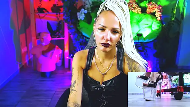 Snapshot of MonicaMaxwel chatting on September 12, 2025, 11:32 am MonicaMaxwel online show from September 12, 2025, 11:32 am