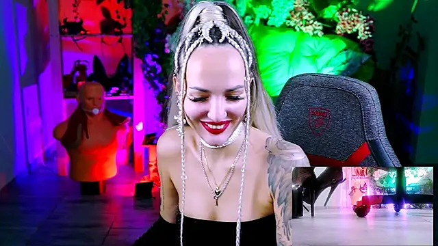 Snapshot of MonicaMaxwel chatting on November 1, 2025, 12:10 pm MonicaMaxwel online show from November 1, 2025, 12:10 pm