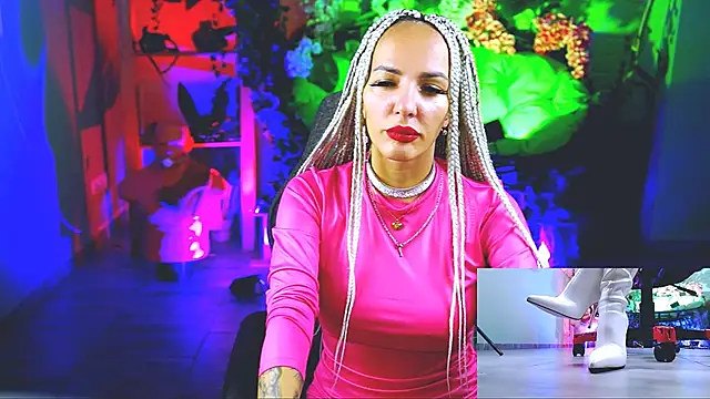 Snapshot of MonicaMaxwel chatting on September 18, 2025, 11:13 am MonicaMaxwel online show from September 18, 2025, 11:13 am