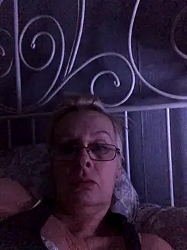 HelgaHimmell online show from November 27, 2025, 8:42 pm