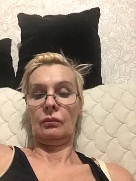 HelgaHimmell online show from November 19, 2025, 9:04 pm