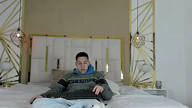 Snapshot of thiago19s chatting on November 27, 2025, 6:52 pm thiago19s online show from November 27, 2025, 6:52 pm