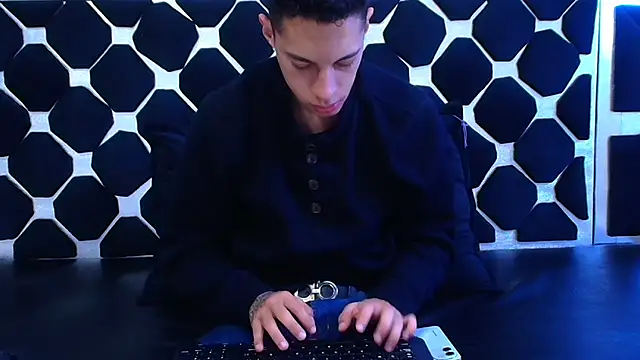 Snapshot of thiago19s chatting on February 19, 2025, 6:54 pm thiago19s online show from February 19, 2025, 6:54 pm