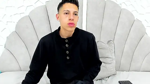 Snapshot of thiago19s chatting on March 15, 2025, 6:32 pm thiago19s online show from March 15, 2025, 6:32 pm