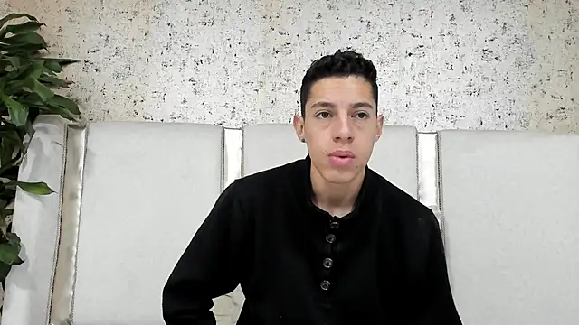 Snapshot of thiago19s chatting on February 5, 2025, 8:35 pm thiago19s online show from February 5, 2025, 8:35 pm