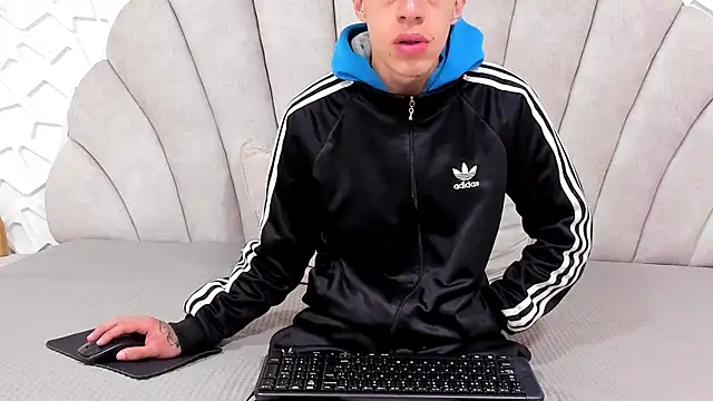 Snapshot of thiago19s chatting on March 12, 2025, 3:18 pm thiago19s online show from March 12, 2025, 3:18 pm