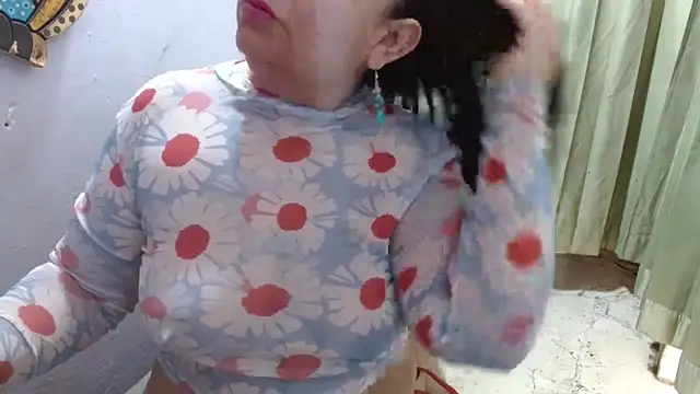 CanelaCollins online show from April 22, 2026, 2:02 pm