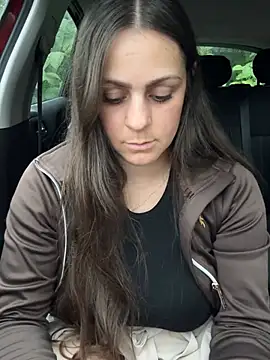 Snapshot of Loella-Rose chatting on July 15, 2026, 4:14 pm Loella-Rose online show from July 15, 2026, 4:14 pm
